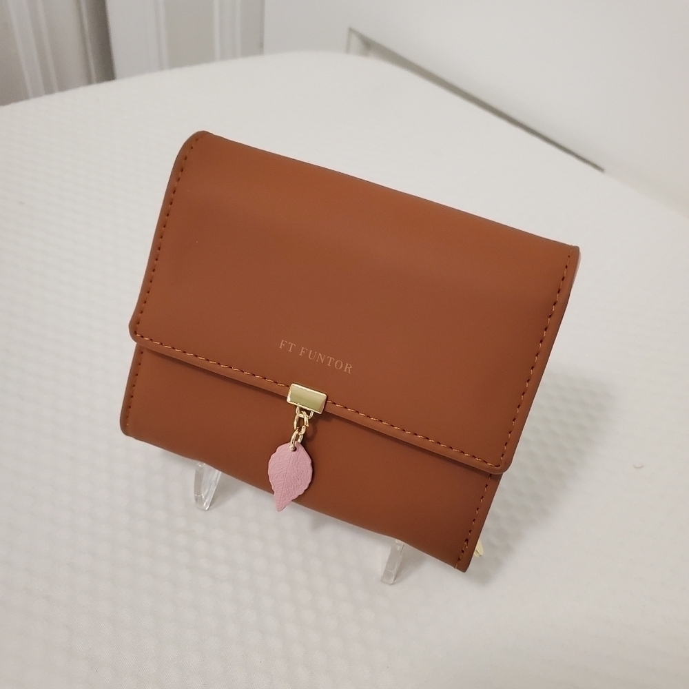 NWOT FT FUNTOR RFID Wallet, Leaf Card holder Trifold, PU Leather, Classic
